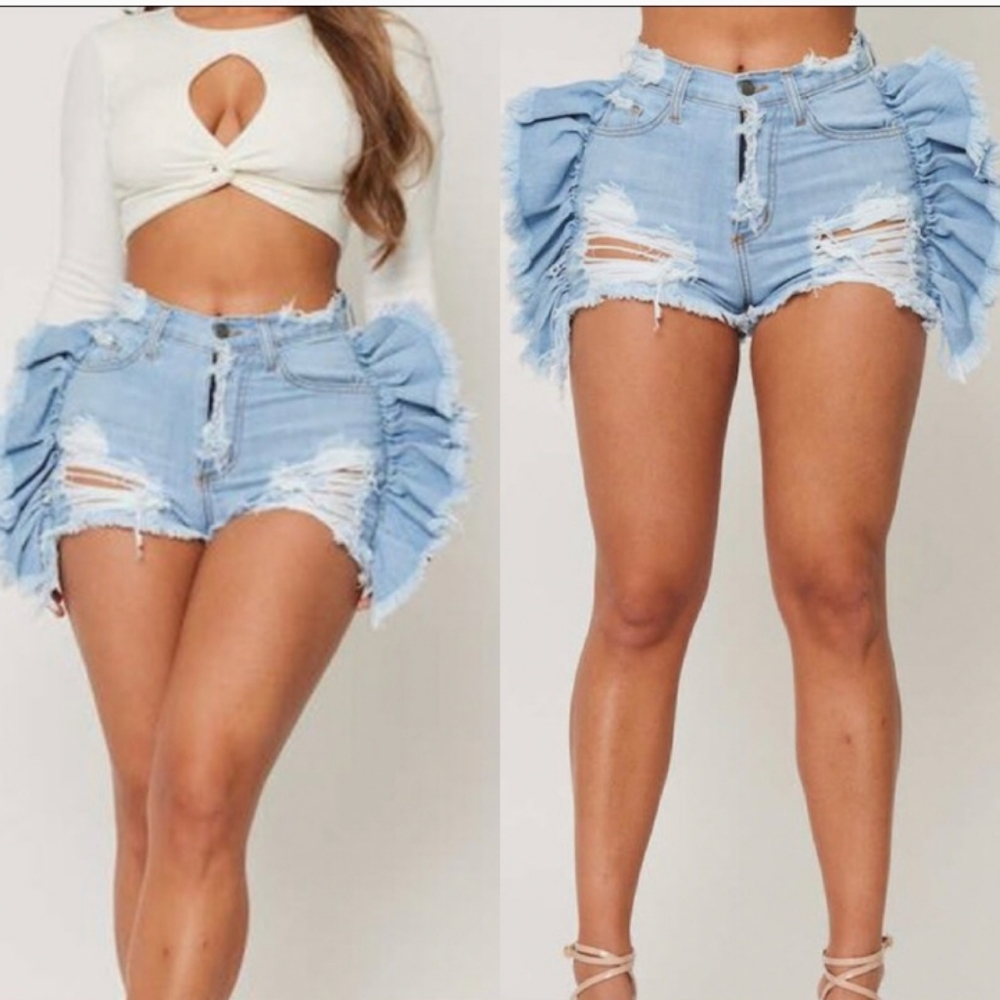 NWT Distressed High Rise Ruffle Light Wash Denim Jean Shorts Size Small